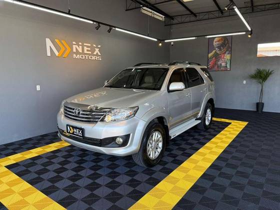 TOYOTA HILUX SW4 2.7 SR 4X2 16V FLEX 4P AUTOMÁTICO TOYOTA HILUX SW4 2.7 SR 4X2 16V FLEX 4P AUTOMÁTICO